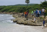 Representantes de la sociedad civil y comunicadores participan en marcha por el rescate de playa Saladillas