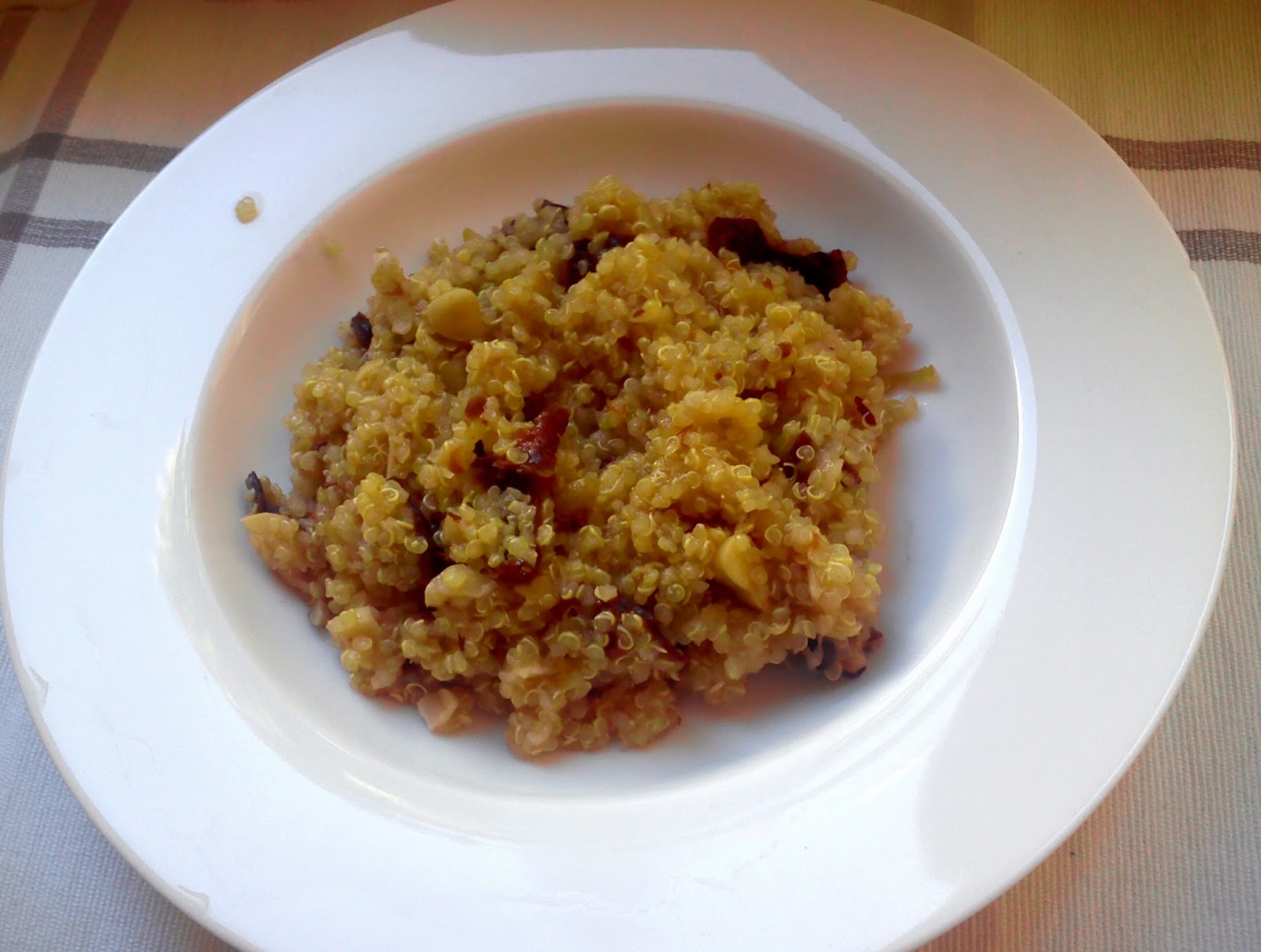 Reseptit: kvinoapuuro mantelimaidon kanssa.