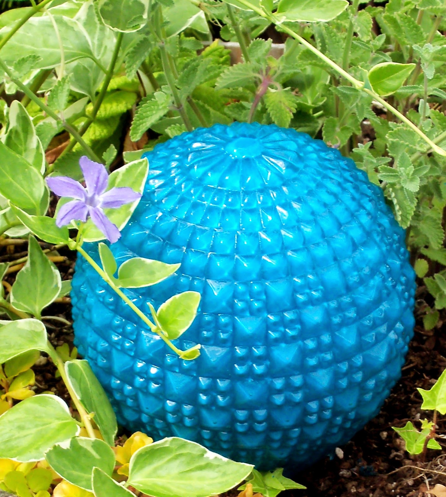 Make The Best of Things DIY Garden Art SUPER EASY Glass Garden Balls
