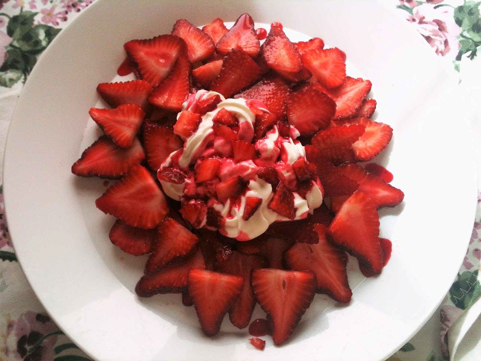 Postre de fresas con crema de queso De andar por casa