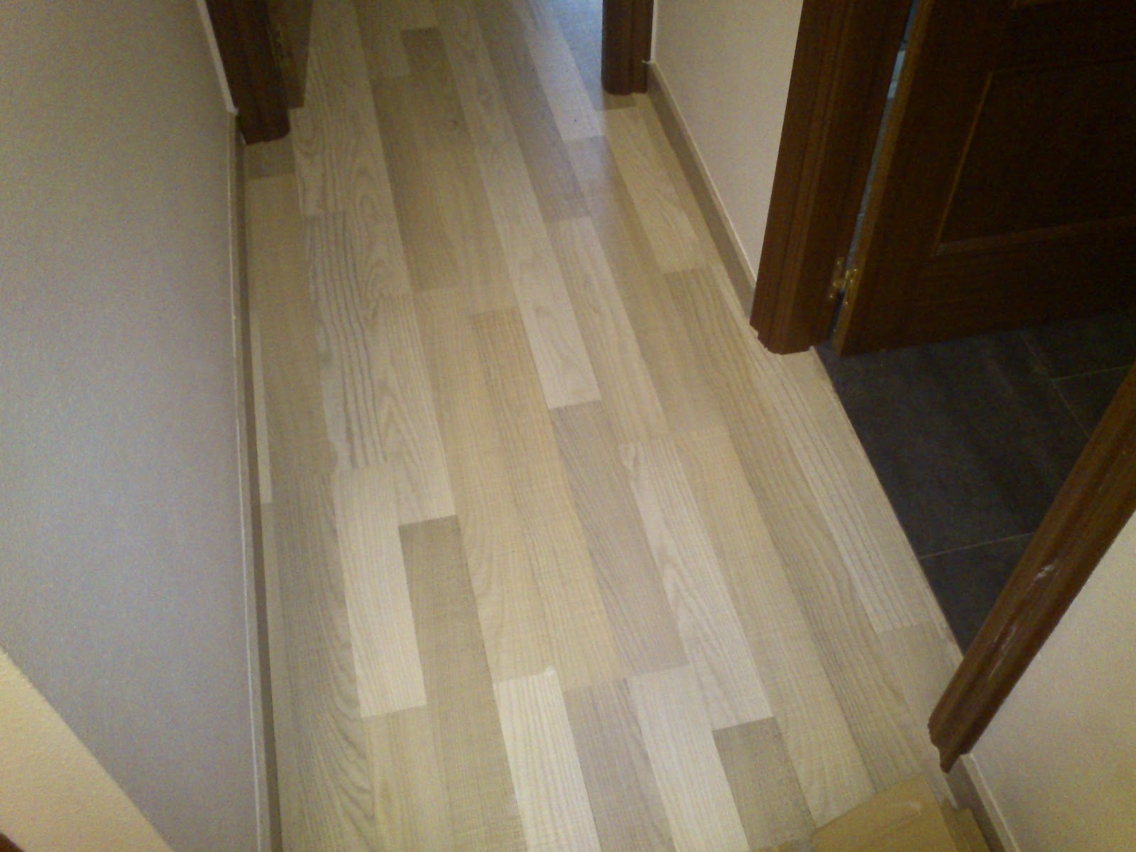 Sergio Vivas - CARPINTERO : Colocacion de suelo laminado en la Avenida