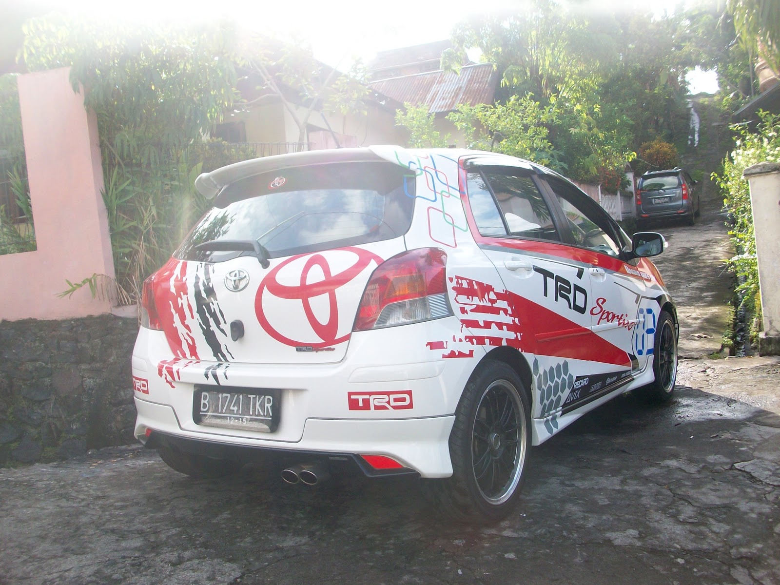 DECALS AND WRAPPING contoh sticker  mobil  yang sudah dibuat