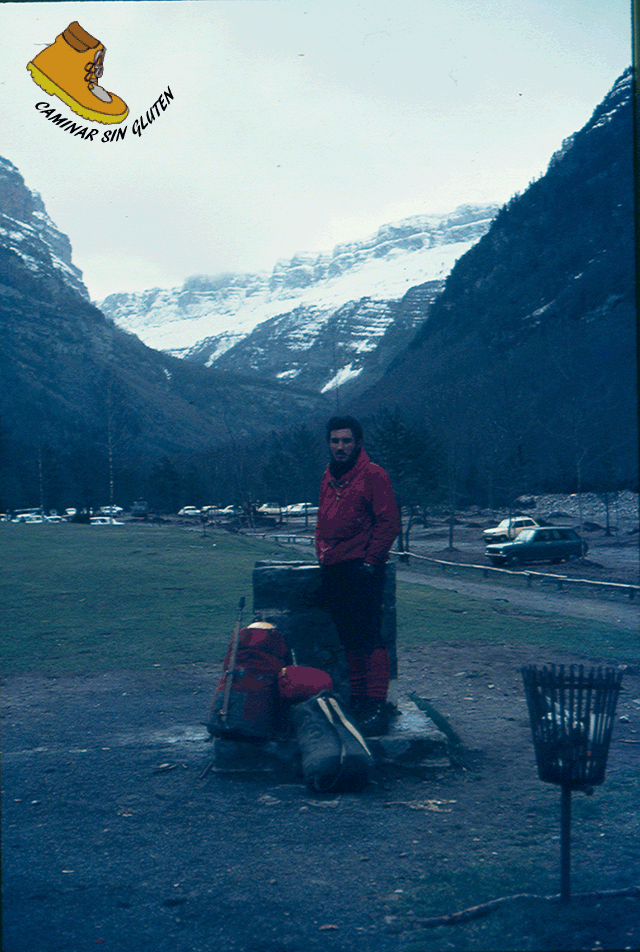 Víctor en la pradera de Ordesa, junto al aparcamiento en 1976