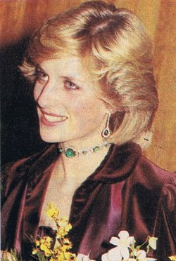 Dressing Diana: The Queen Mary Emerald Choker