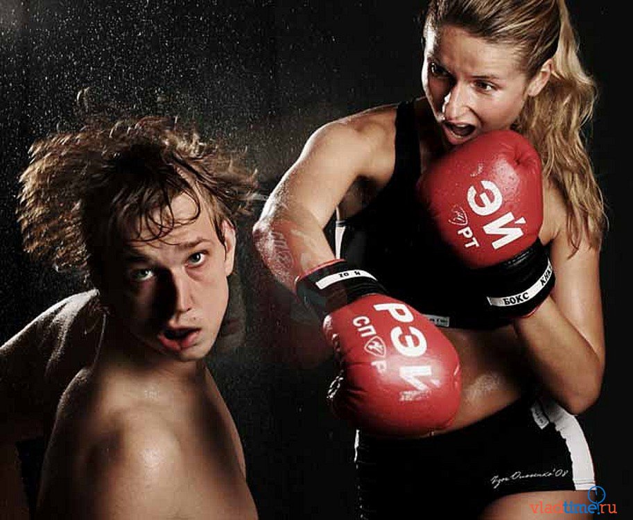 женщины против мужчин. женщина против девушки. девушка боксер. женский спарринг в боксе. девушка против троих.