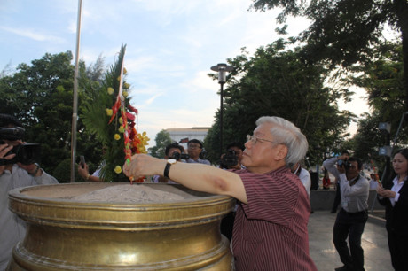 Tổng Bí thư: 'Chống cho được tham nhũng, hư hỏng trong nội bộ' - Ảnh 4 Tong Bi thu: 'Chong cho duoc tham nhung, hu hong trong noi bo' - Anh 4
