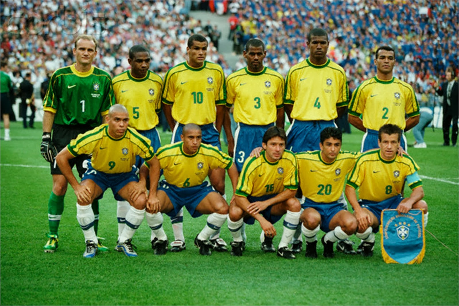 Бразилия сколько раз чемпионом по футболу. Мундиаль 1998. Бразилия ЧМ 2002. 2002 Бразилия Франция.