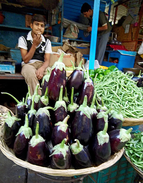  veggie vendor with brinjals
