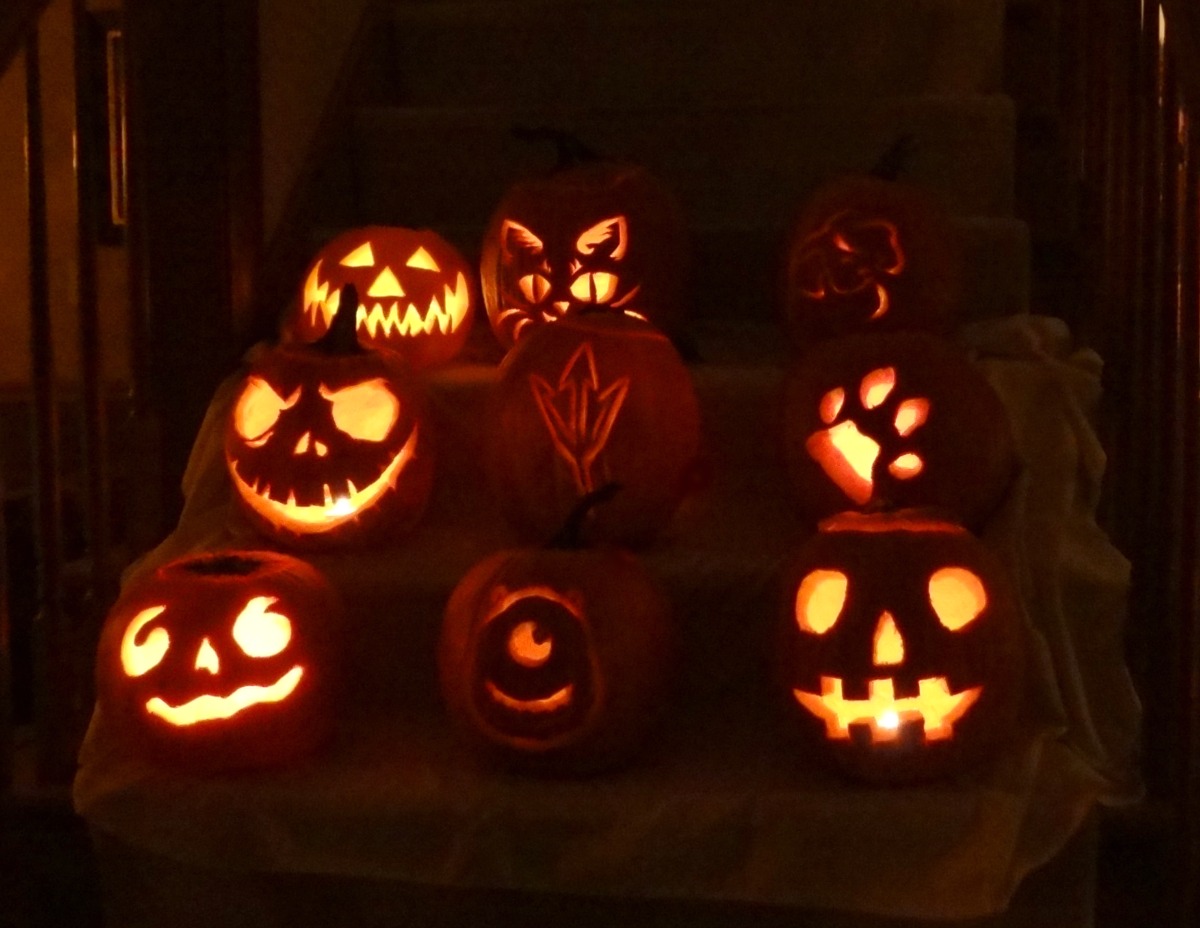 The Nest at Finch Rest: Annual Halloween Pumpkin Carving Party
