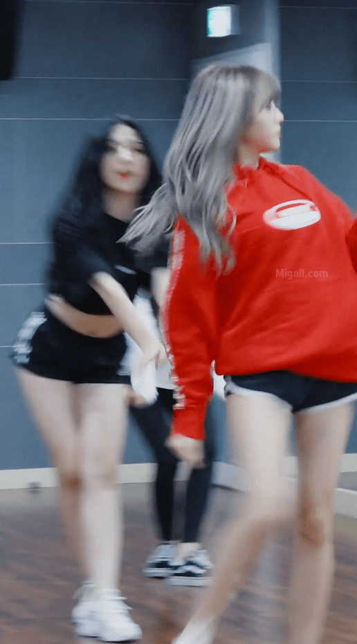 우주소녀 루다 사복 돌핀팬츠