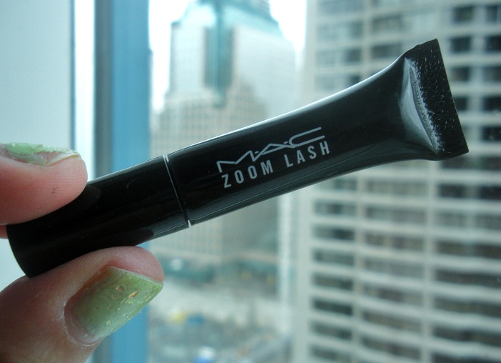 Vibrant, Vivacious, Veracious Beauty Veracious Product Review: MAC Zoom Lash Mascara