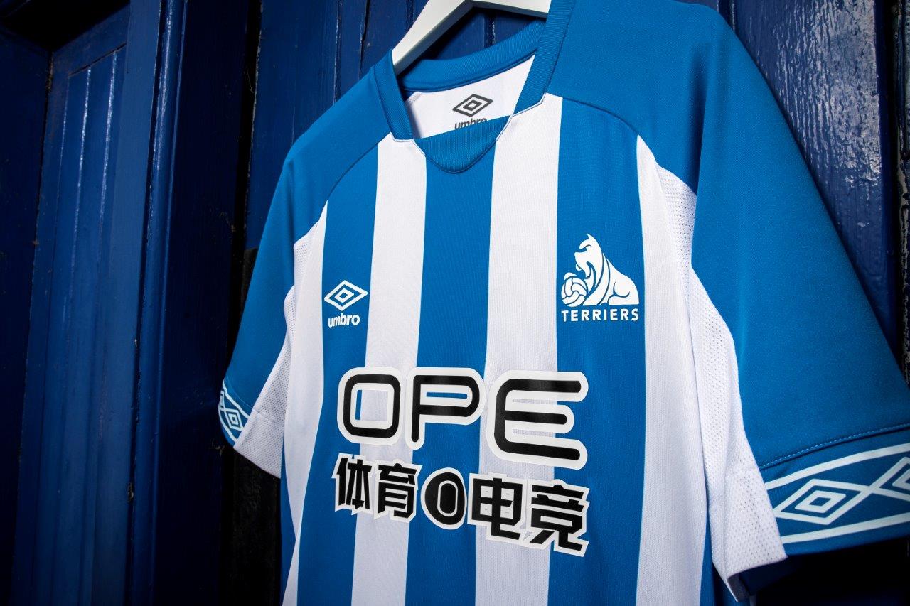 umbro-huddersfield-town-18-19-kit-3.jpg