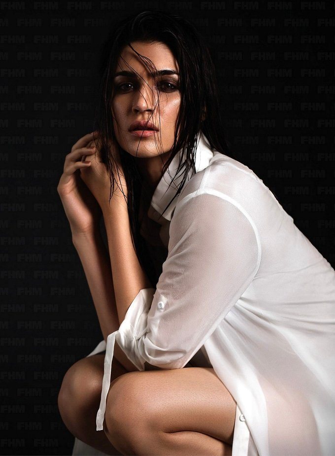 Kriti Sanon Hot Navel Showing Photo Shoot For Fhm India