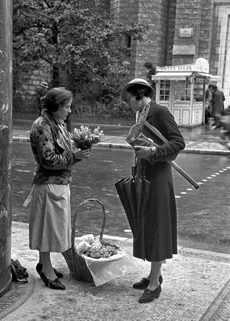 30 Amazing Photographs Capture Everyday Life in France in the Early
