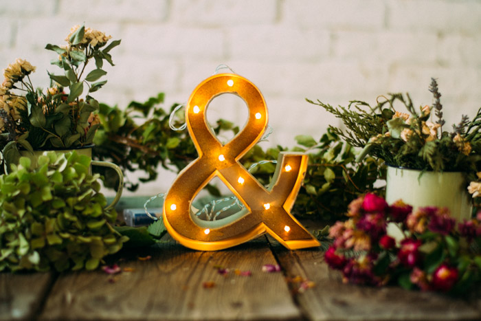 Letra de luces cartón diy