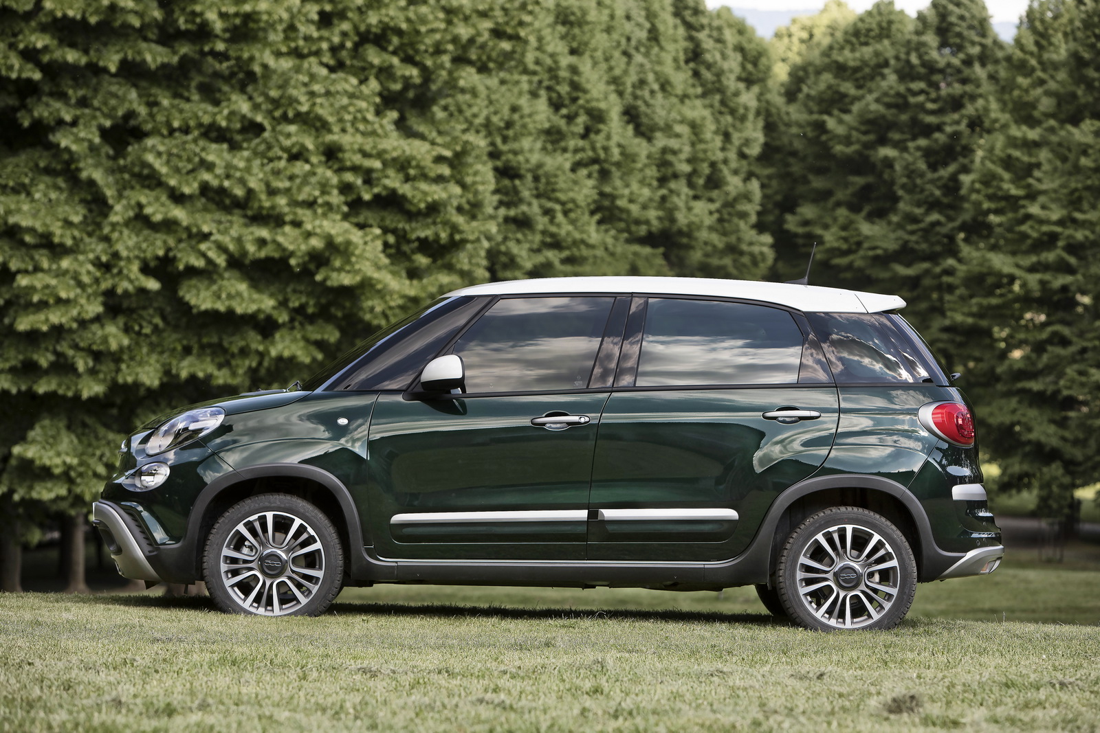 Fiat Updates 2017 500L With 40 Percent New Parts And Three