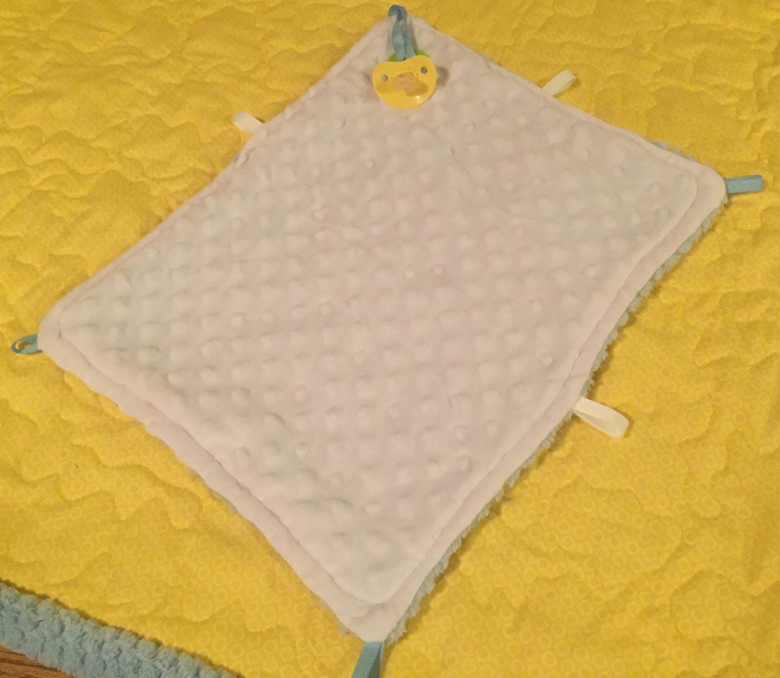 Deerecountry Quilts Minkee Security Blanket/Pacifier Holder