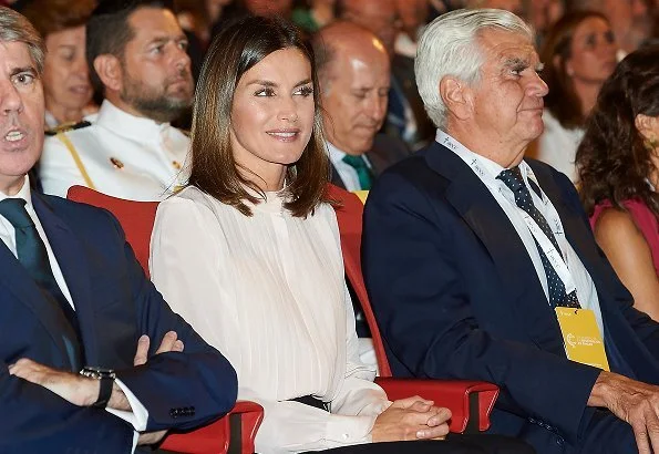 Queen Letizia wore Hugo Boss pink silk blouse and Hugo Boss trousers, and Magrit snake printed pumps, she carried Uterque bag