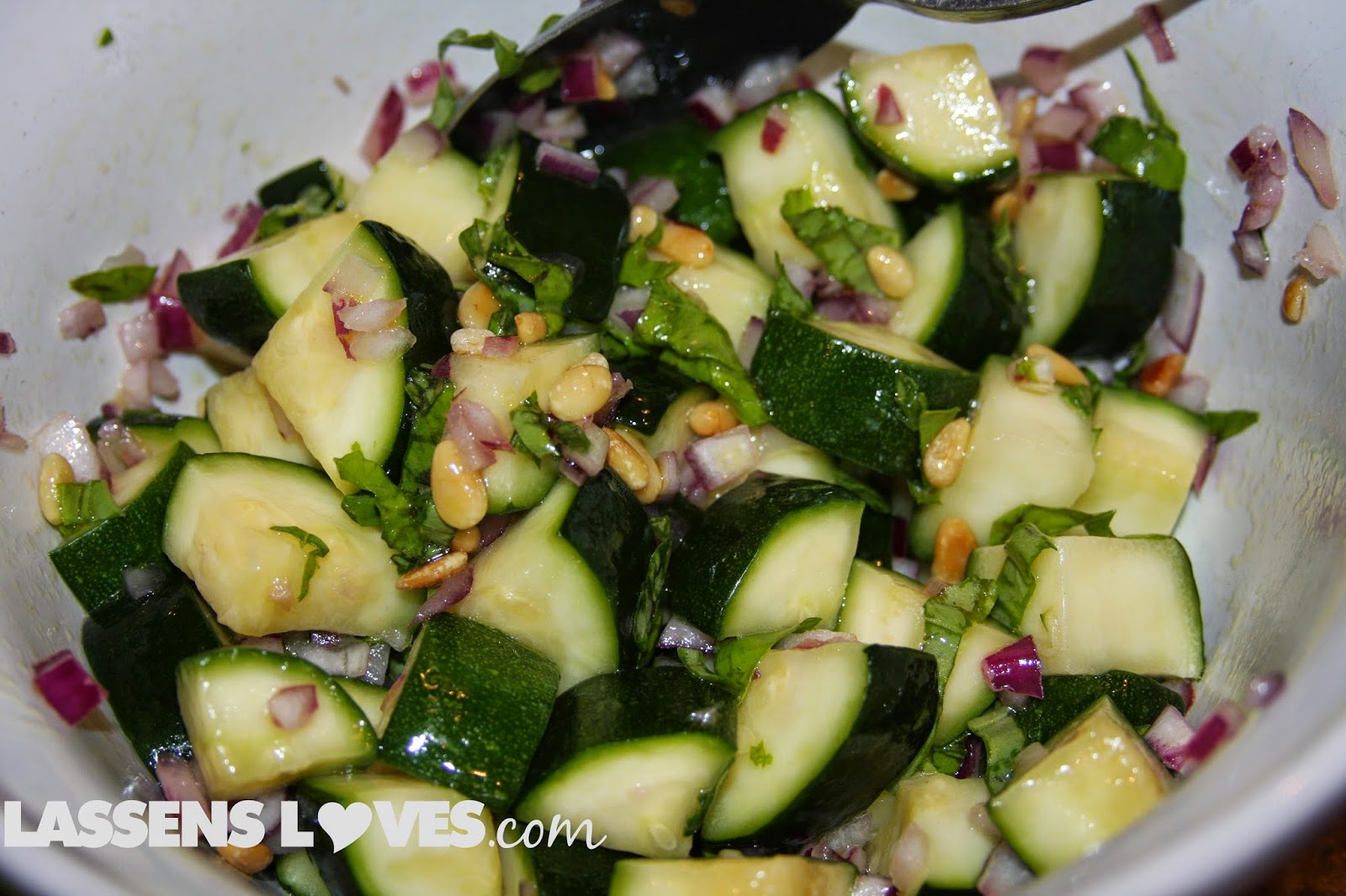 zucchini+salad, raw+salad, vegan+salad, vegan+cooking, raw+food+ideas, raw+cooking