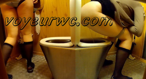 European ladies caught by hidden cam in the public toilet (Street Toilet 05)