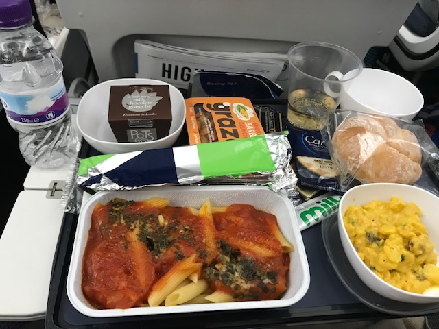 ブリティッシュ・エアウェイズのイギリス・ヒースロー空港とアメリカ・ロサンゼルス空港間に出た食事