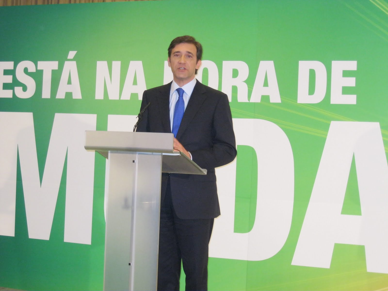 SEM EMBARGO Passos Coelho pede oportunidade para governar