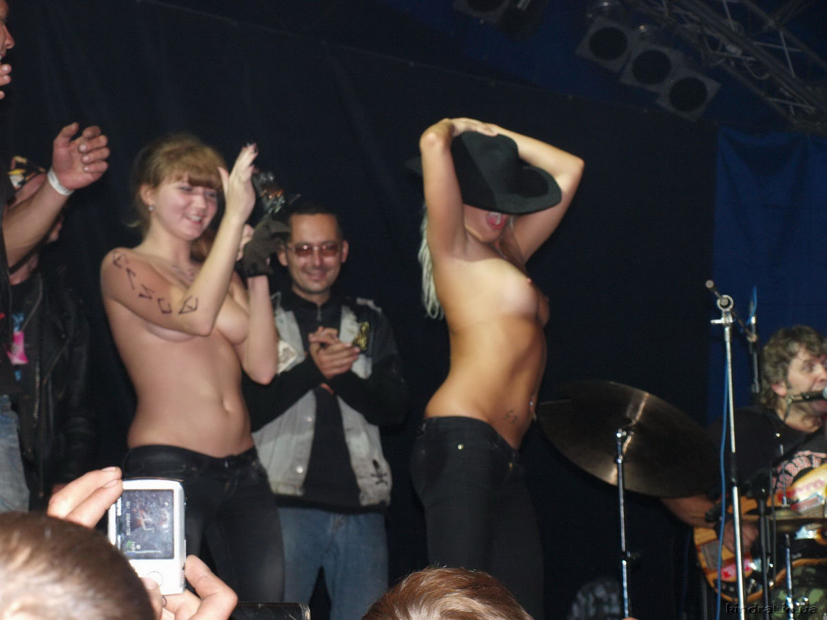 рок группы с голыми девками фото 105