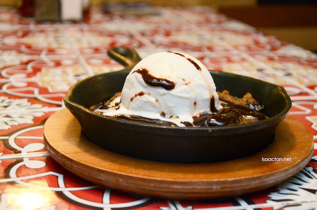 Skillet Chocolate Chip Cookie (RM17.95)