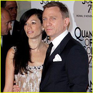 Onfolip: Daniel Craig With Girlfriend In Pictures
