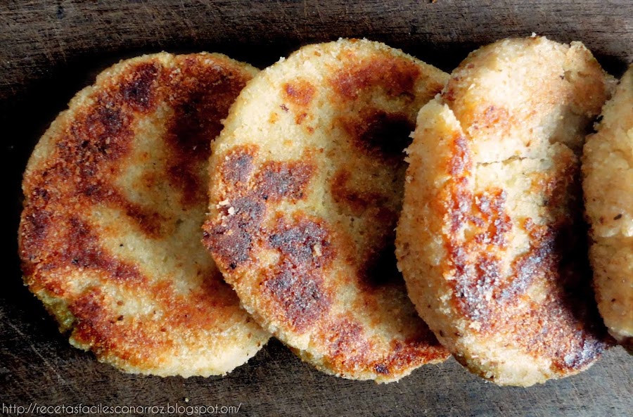 hamburguesas de arroz blanco y pollo