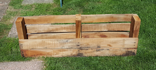 Base design for a shoe rack from pallets