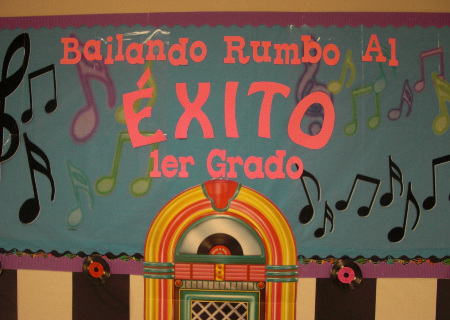 I Teach Dual Language Bulletin Boards You are SO Punny!