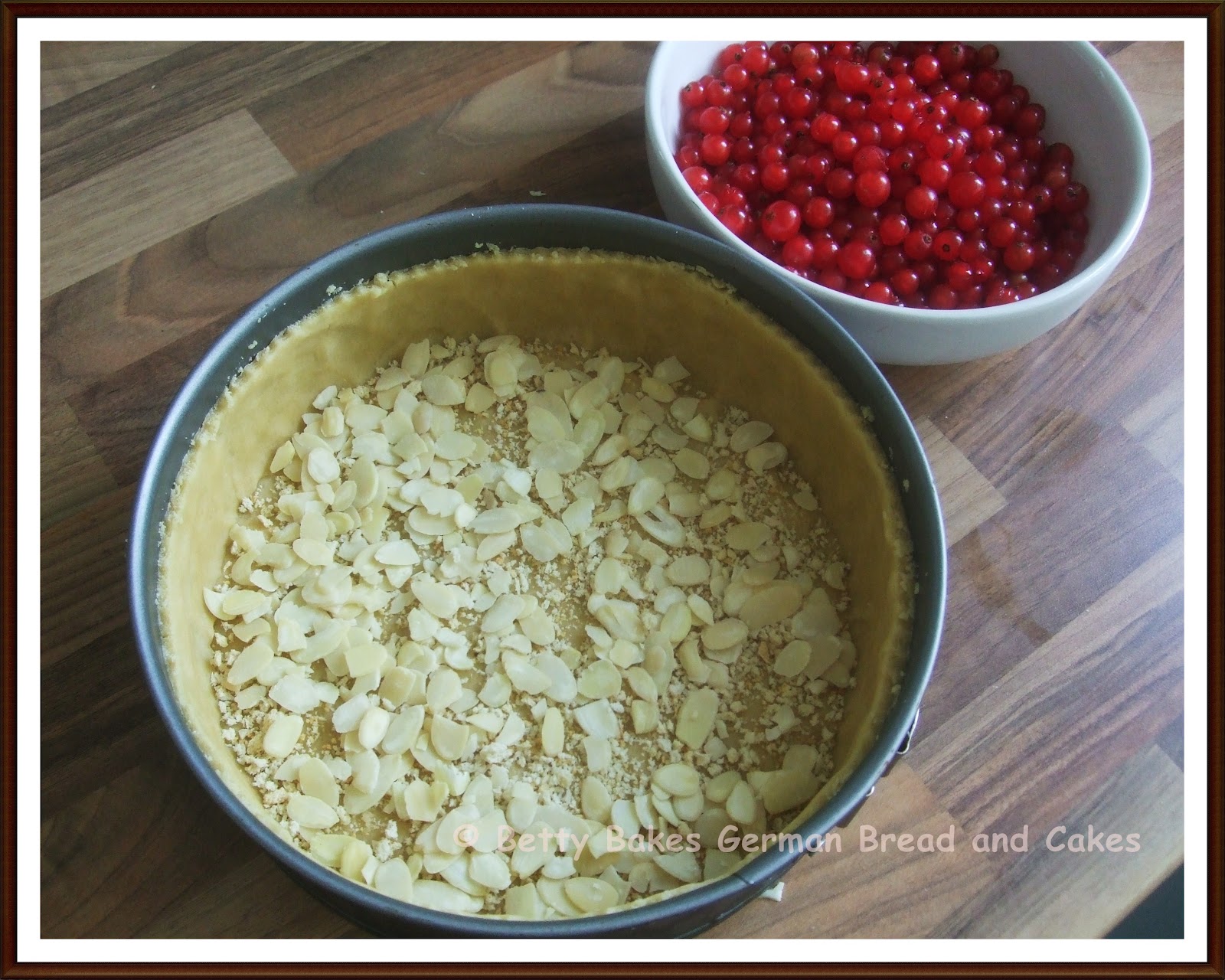 Betty Bakes German Bread and Cakes: Redcurrant cake - &amp;quot;Träubleskuchen&amp;quot;