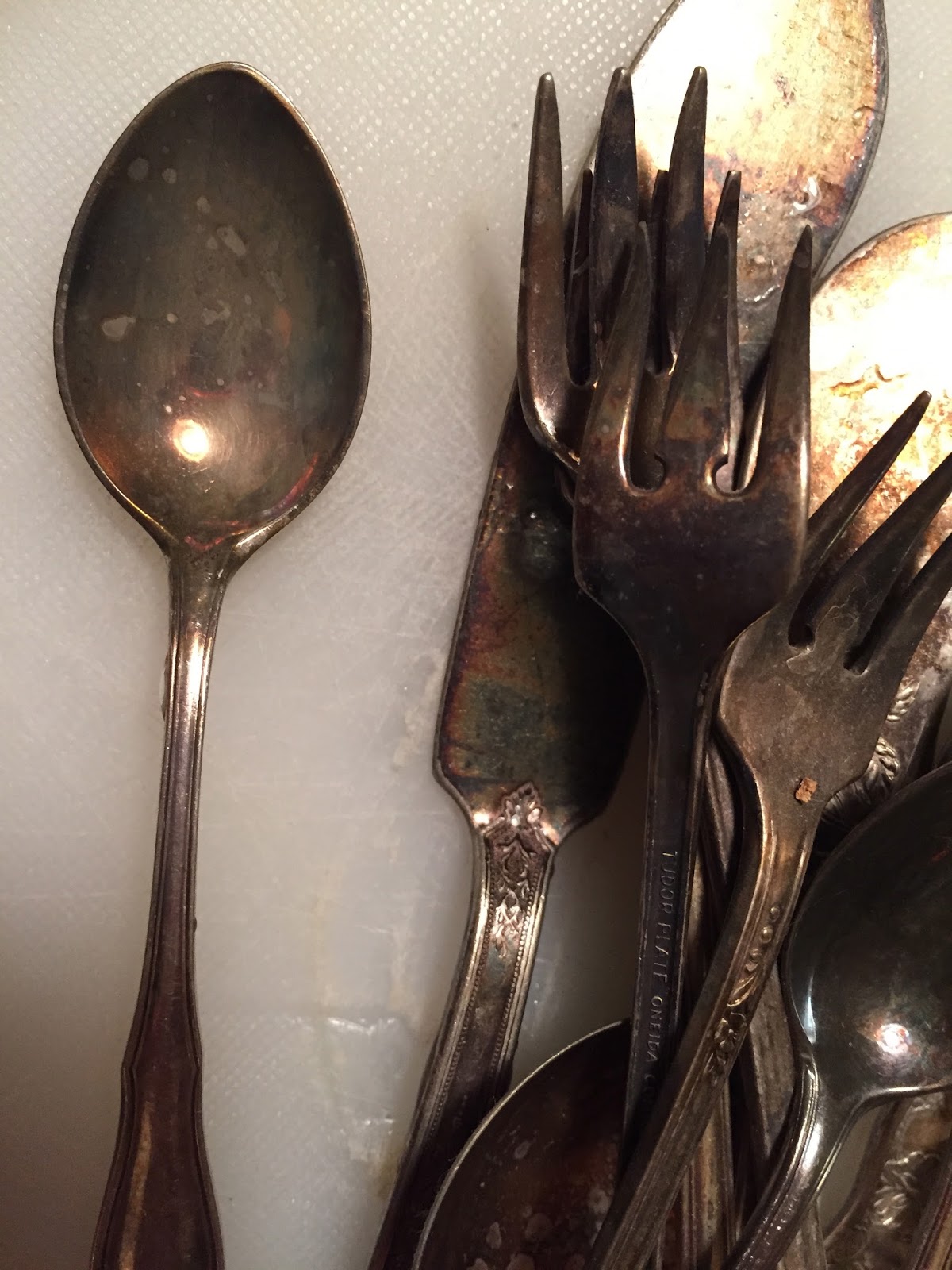 SheShe, The Home Magician The easiest way to clean silverplated items