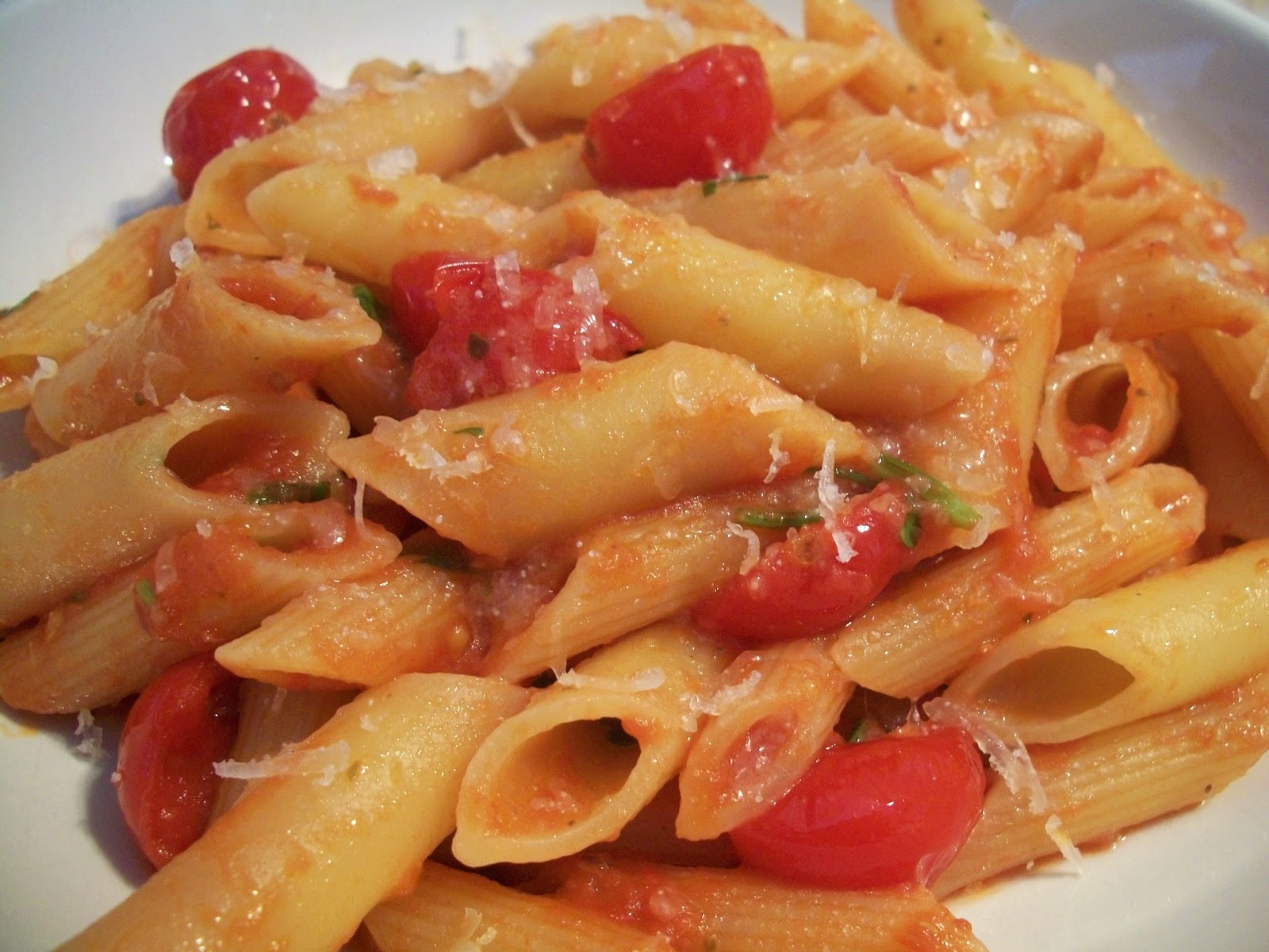 вермишель с сухарями. макароны запеченные с сыром. макароны в панировке. макароны сухарями. Pasta карбонара.