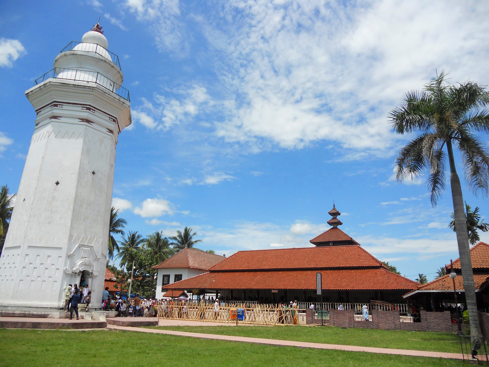 Hasil gambar untuk masjid agung Banten