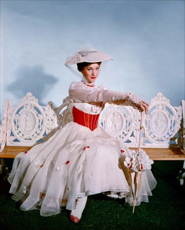 20 Wonderful Color Photographs of a Young and Beautiful Julie Andrews