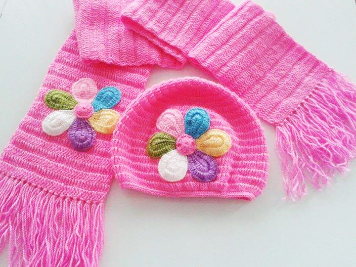 Bufanda y Gorros tejidos rosa para niña