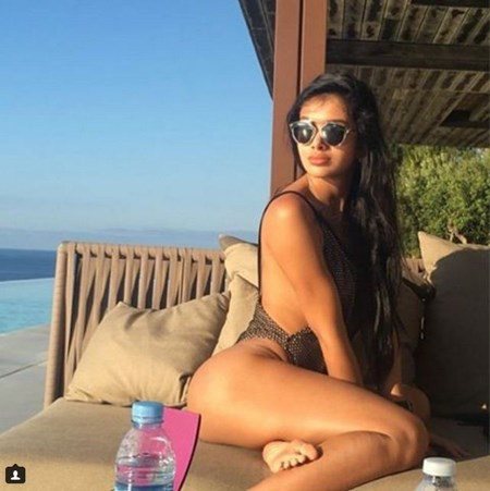 Lộ danh tính cô gái bí ẩn cặp kè với Ronaldo - Ảnh 3 Lo danh tinh co gai bi an cap ke voi Ronaldo - Anh 3