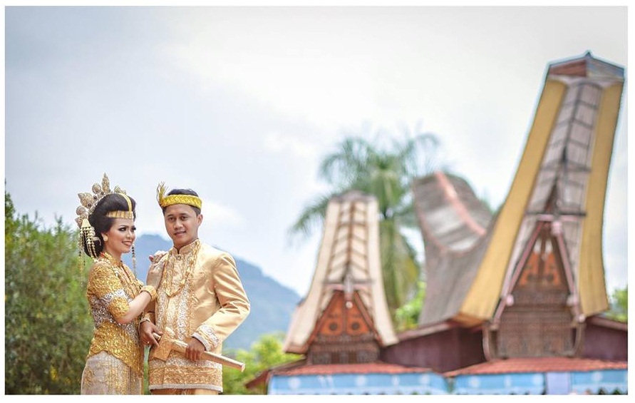 gaun pengantin toraja