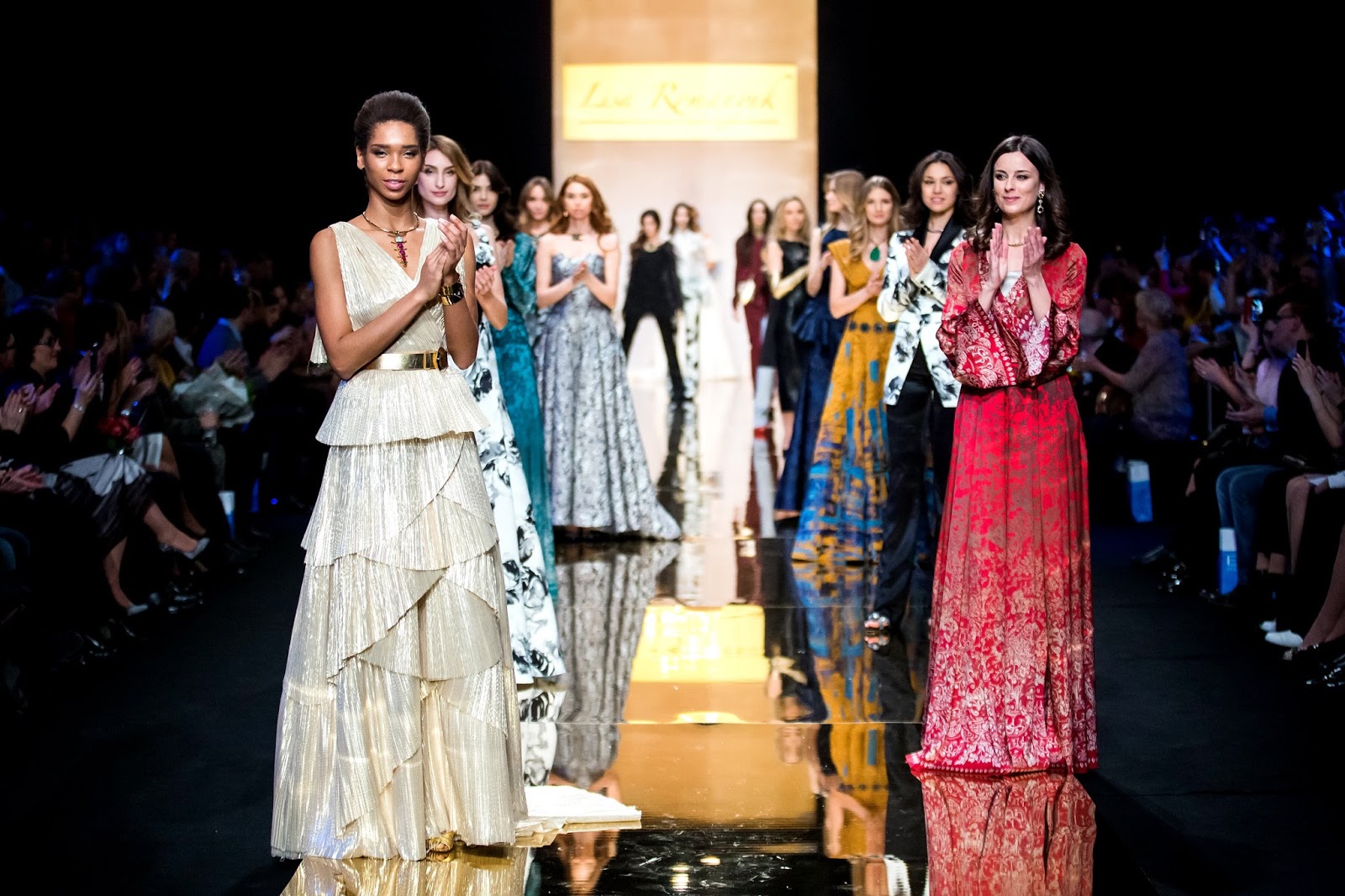 Fashion week 2022 москва. Неделя моды октябрь. Показ грузинских дизайнеров. Неделя моды в москве 2022. Slava zaitsev fashion week 2022.