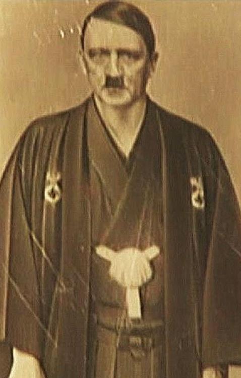 hitler-kimono--478x750.jpg