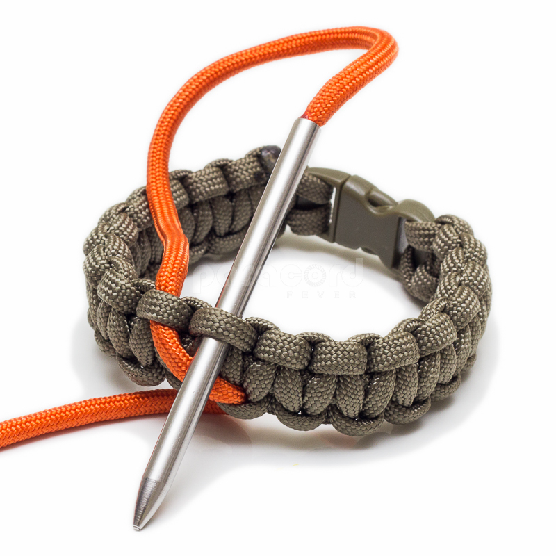 Paracord Tools and Raw Material Bracelet