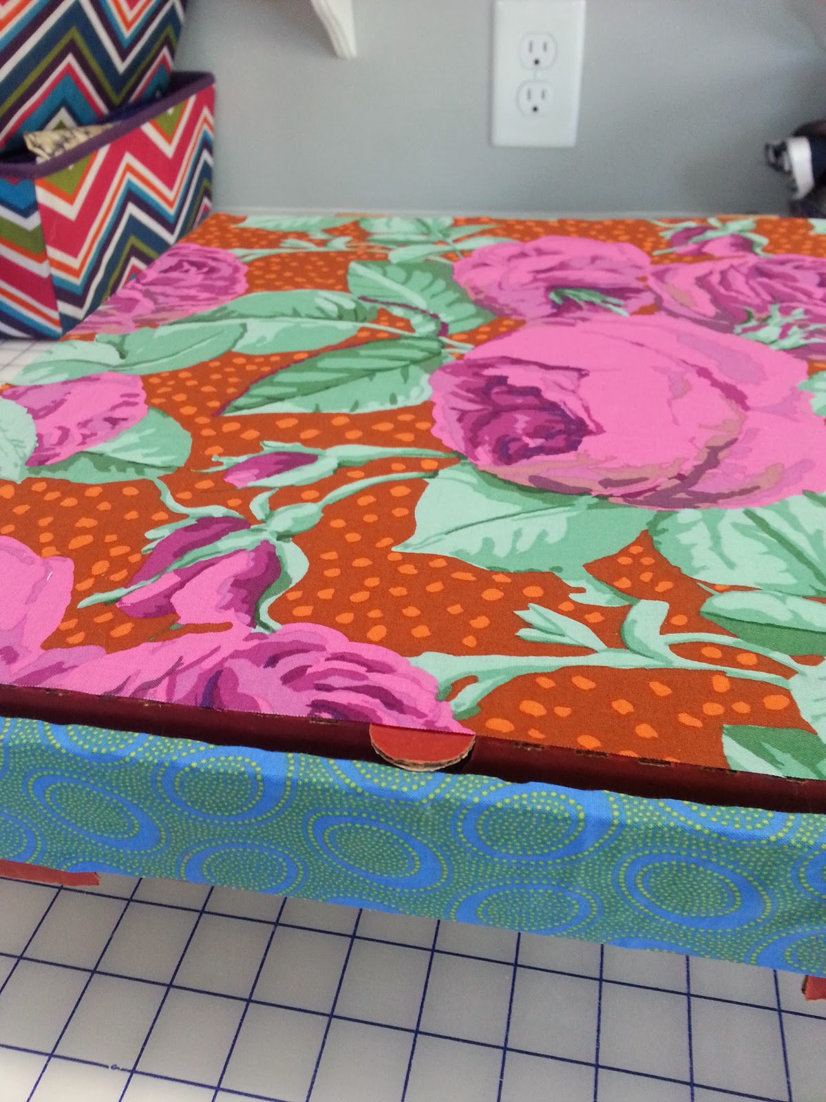 pizza box good, fast and cheap storage for quilt blocks