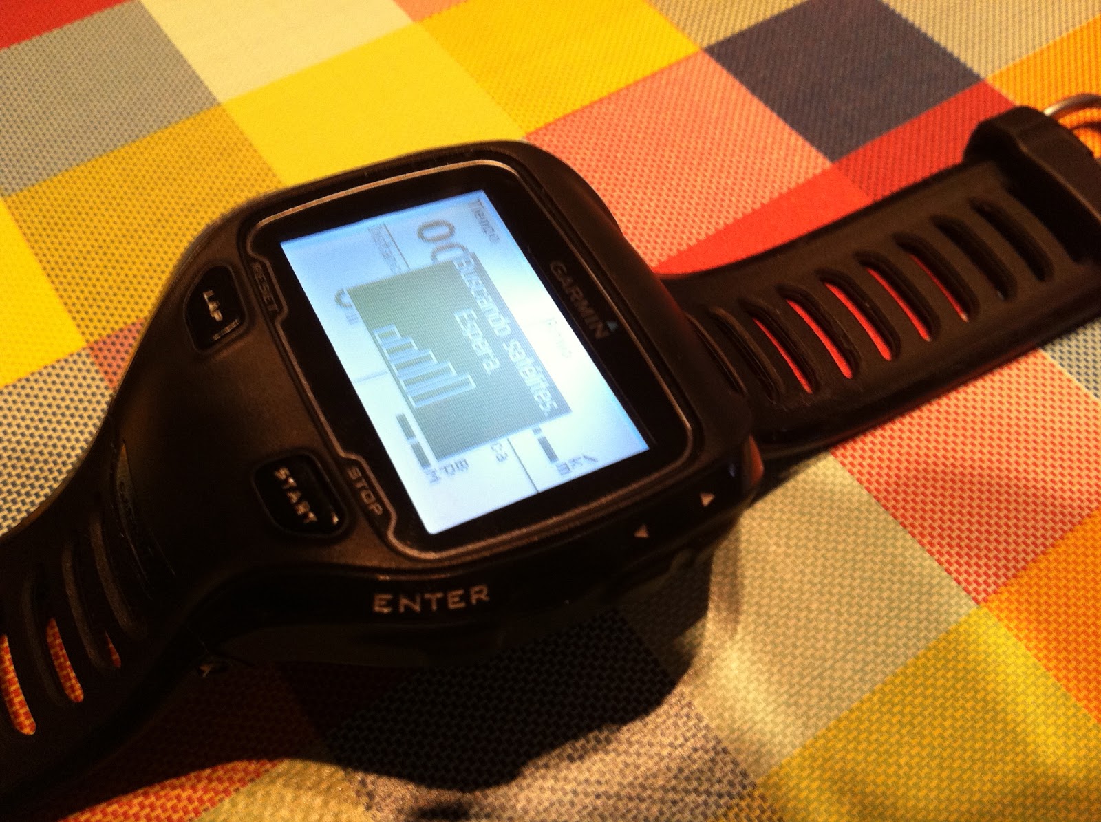 Montre GPS Multisports Garmin Forerunner 910XT - Pour Triathlon, Natation, Vélo, Course - Étanche 50m - Altimètre