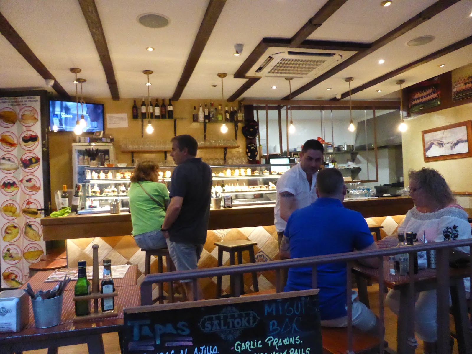 Vakantie in Spanje Bezoek Benidorm Tapas eten in Benidorm