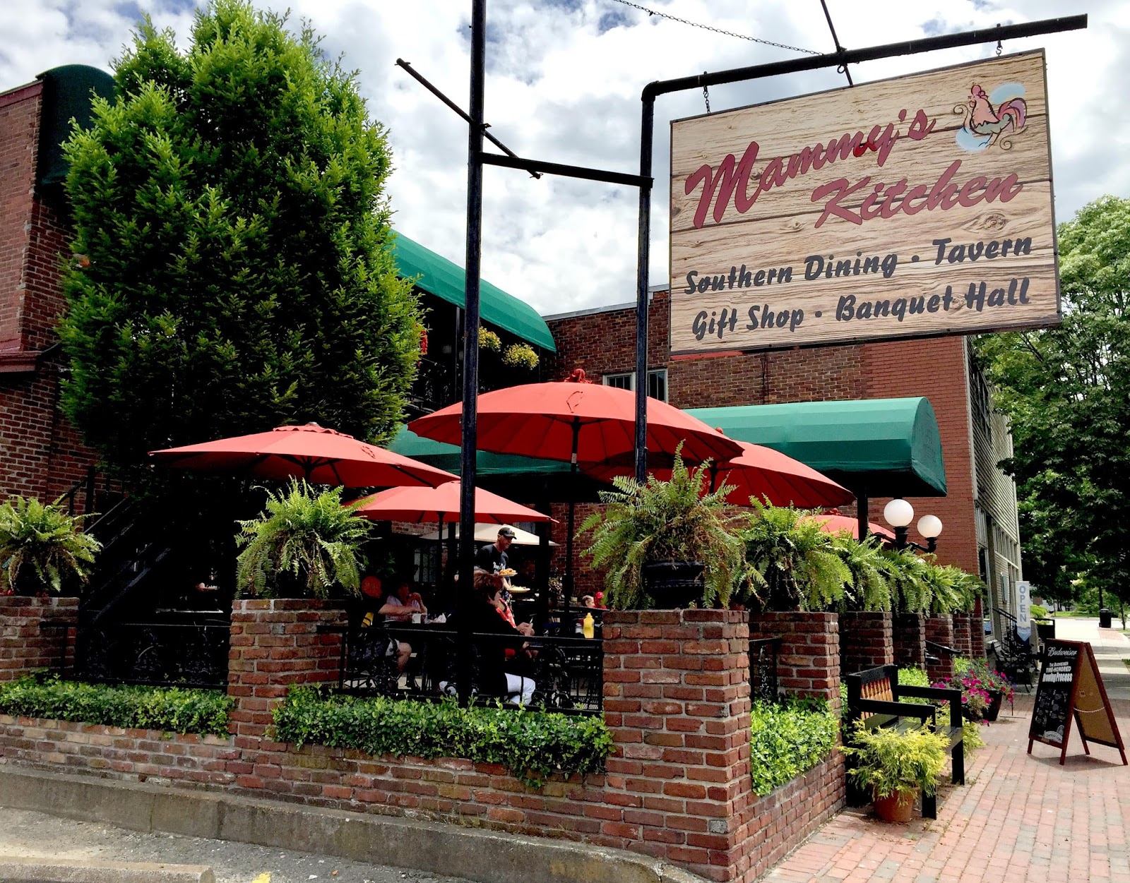 entertaining views from cincinnati Mammy's Kitchen in Bardstown, KY