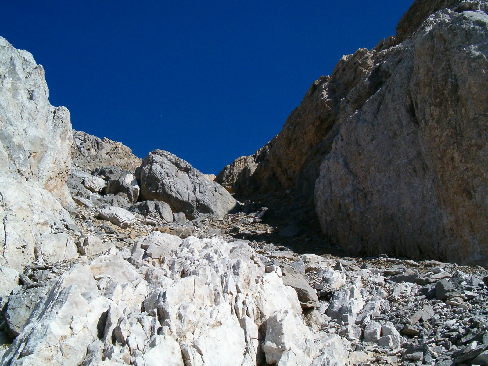 Camudando'l camín: Refuxu de Góriz (Sobrarbe) - Circu de Gavarnía