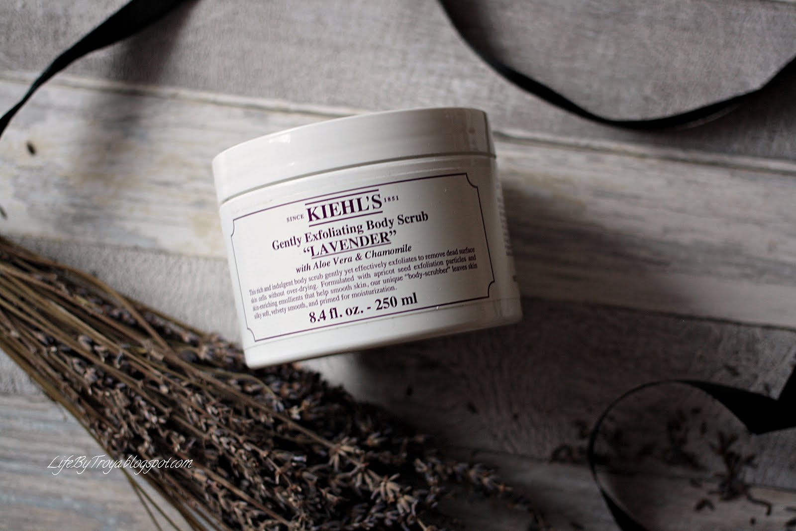 Review Kiehl's Gently Exfoliating Body Scrub “Lavender” and Lavender