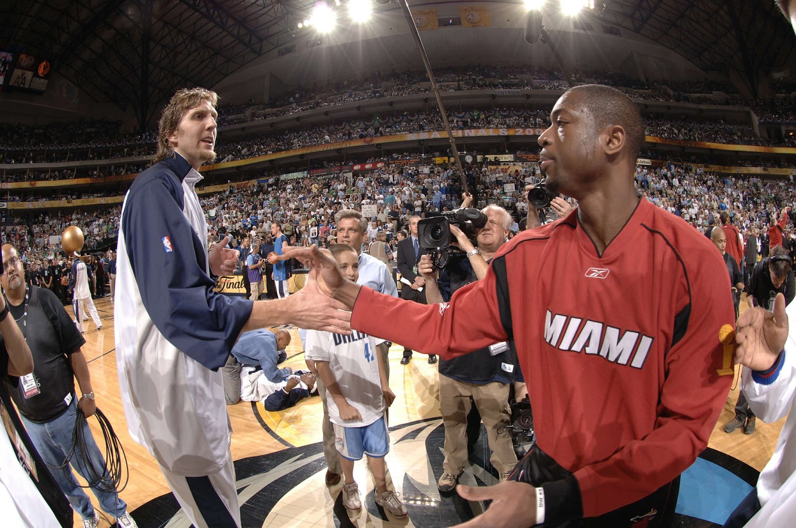 Dallas Mavericks: The 2011 NBA World Championship Ring - Uptown